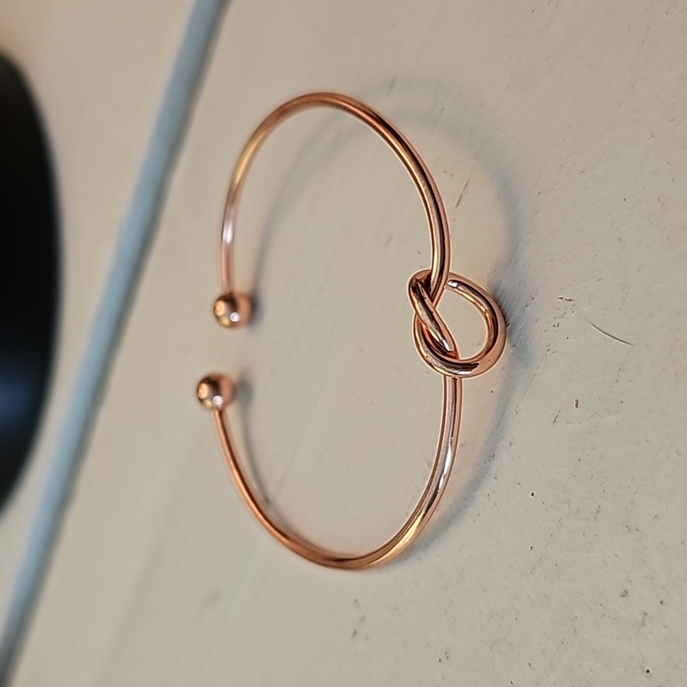Single Love Knot Rose Gold Bangle Bracelet
